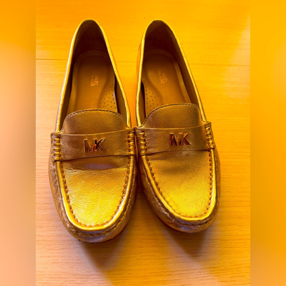 Michael Kors Gold mocassin. Size 7